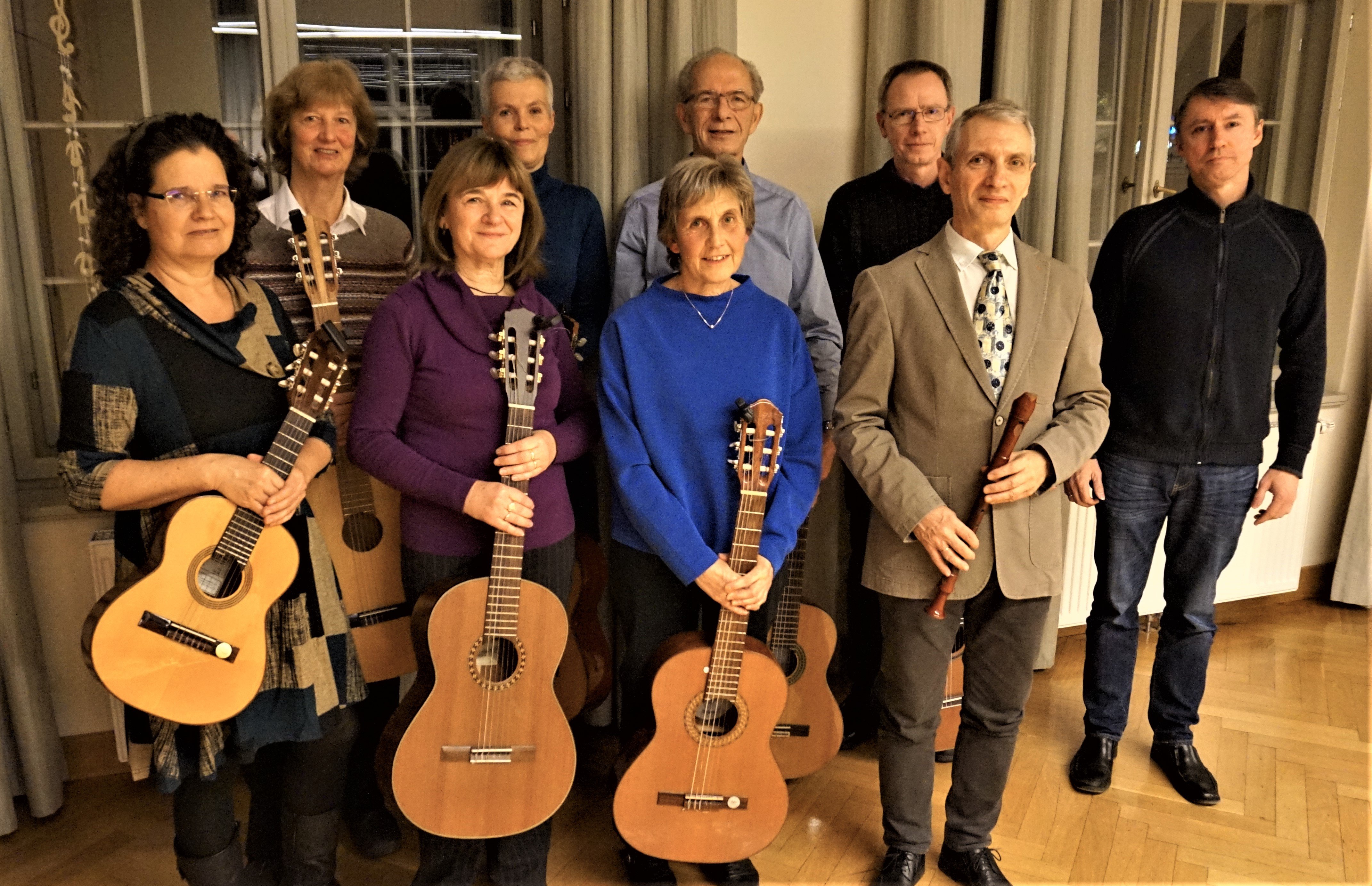 Gitarrenband Ü-50 unter Leitung von Alexander Kens