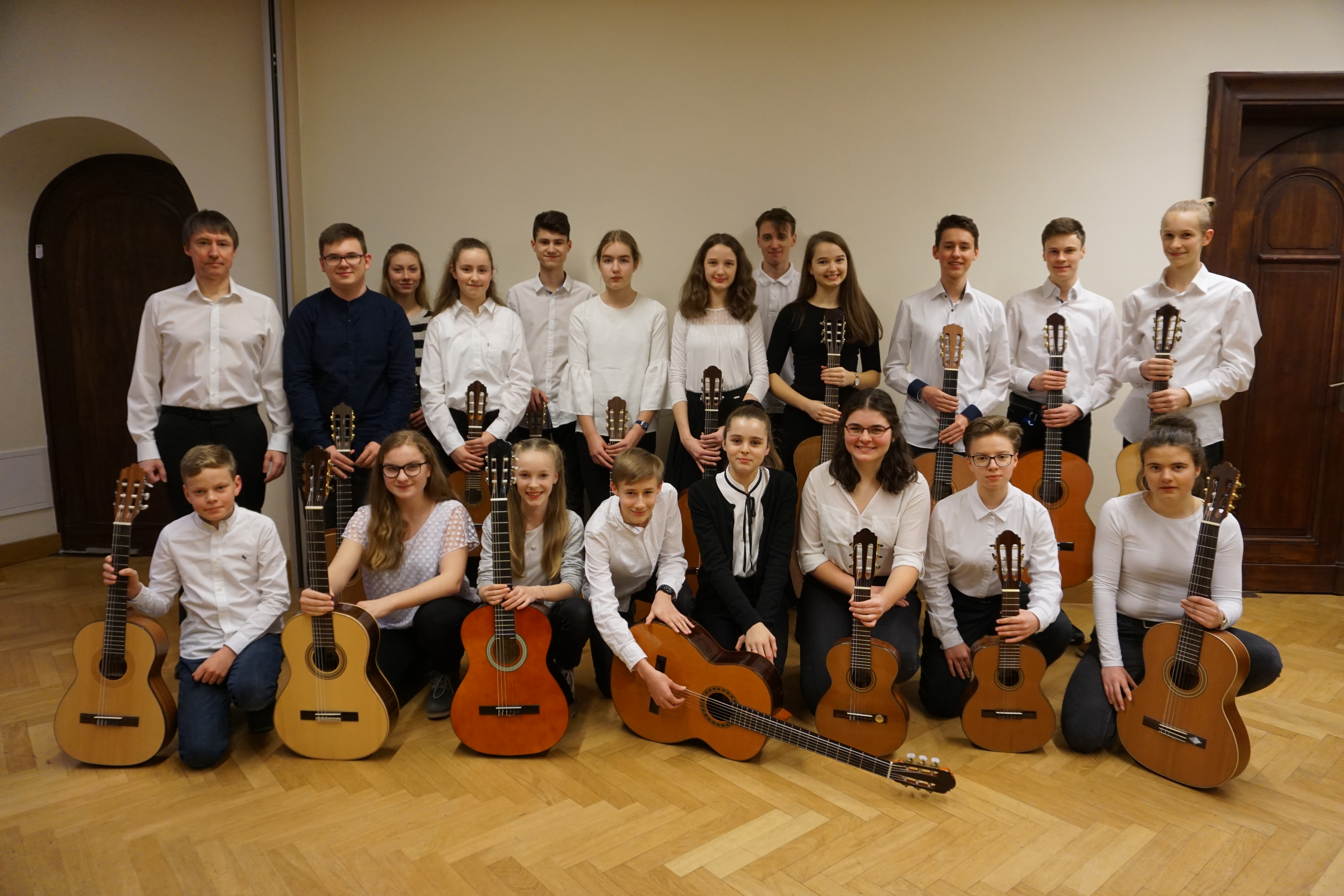 Gitarrenorchester 2021 der Musikschule Sächsische Schweiz unter Leitung von Alexander Kens